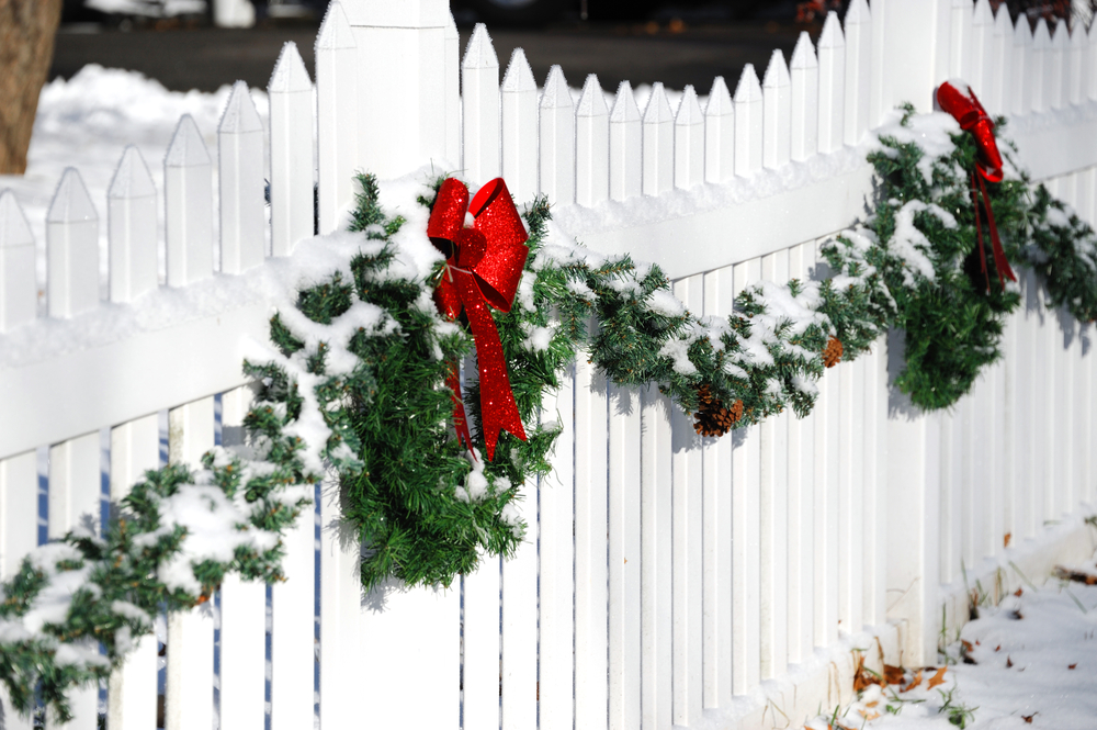 how to maintain a vinyl fence during the winter
