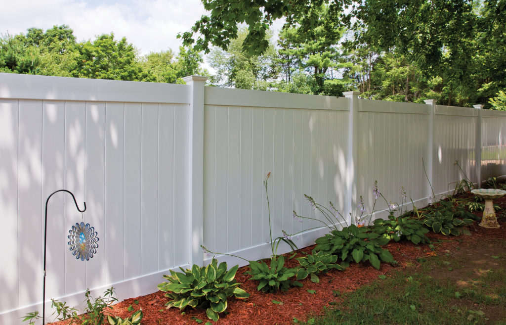 white vinyl fence