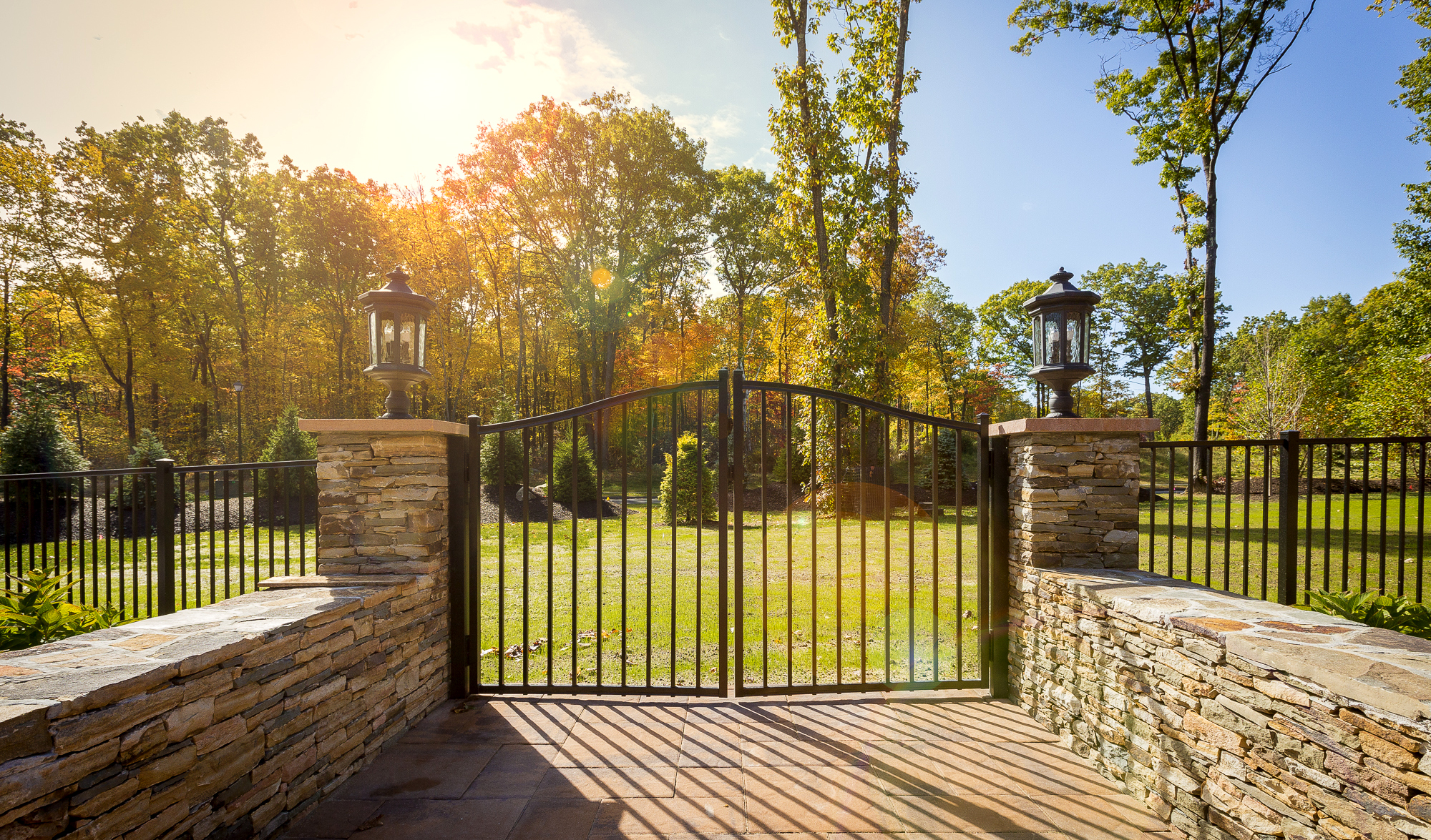 Bedrock Haven Gate in Black