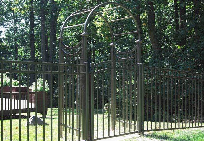 aluminum fence gateway