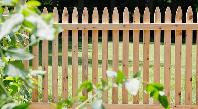 spaced picket traditinoal fence style